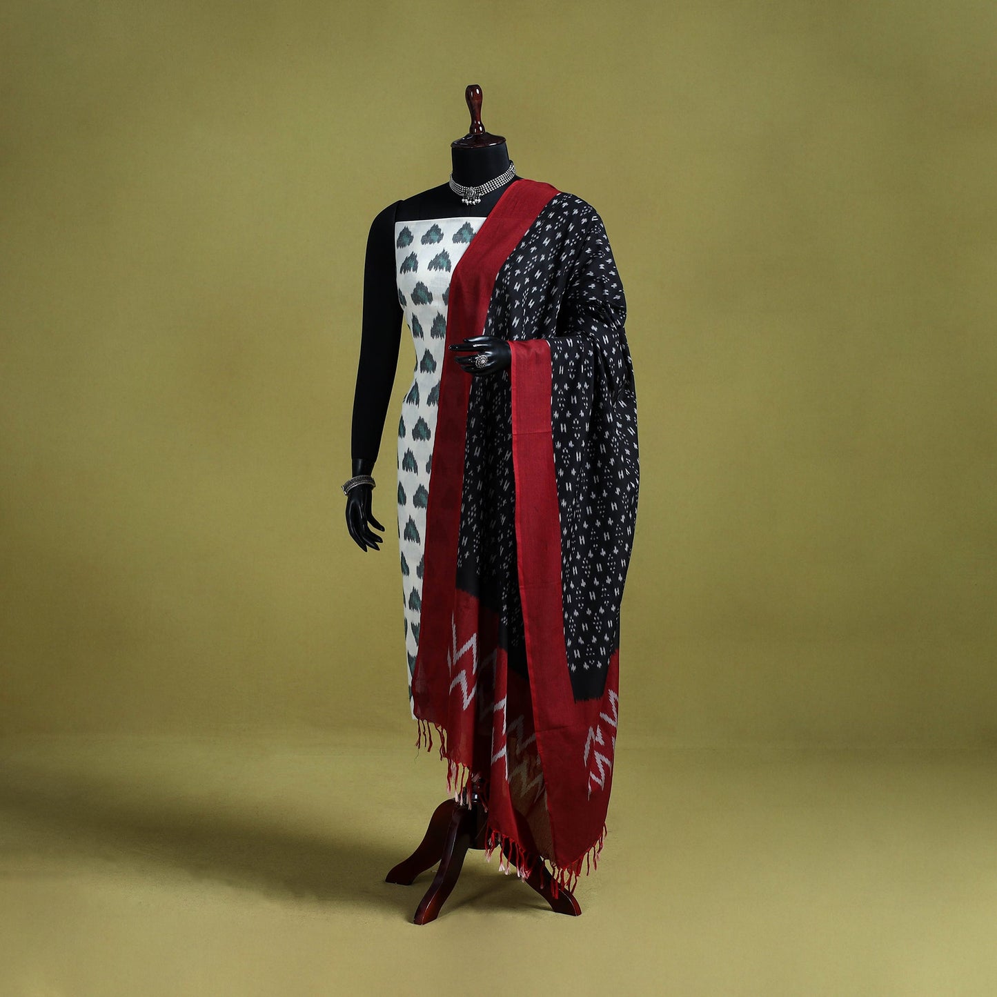 Black - handloom cotton pochampally ikat dupatta 03