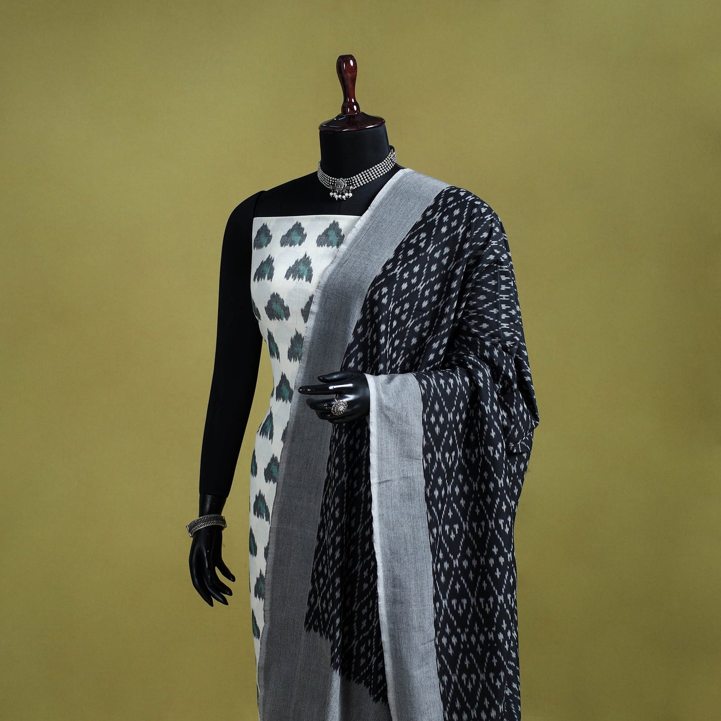 Black - handloom cotton pochampally ikat dupatta 04