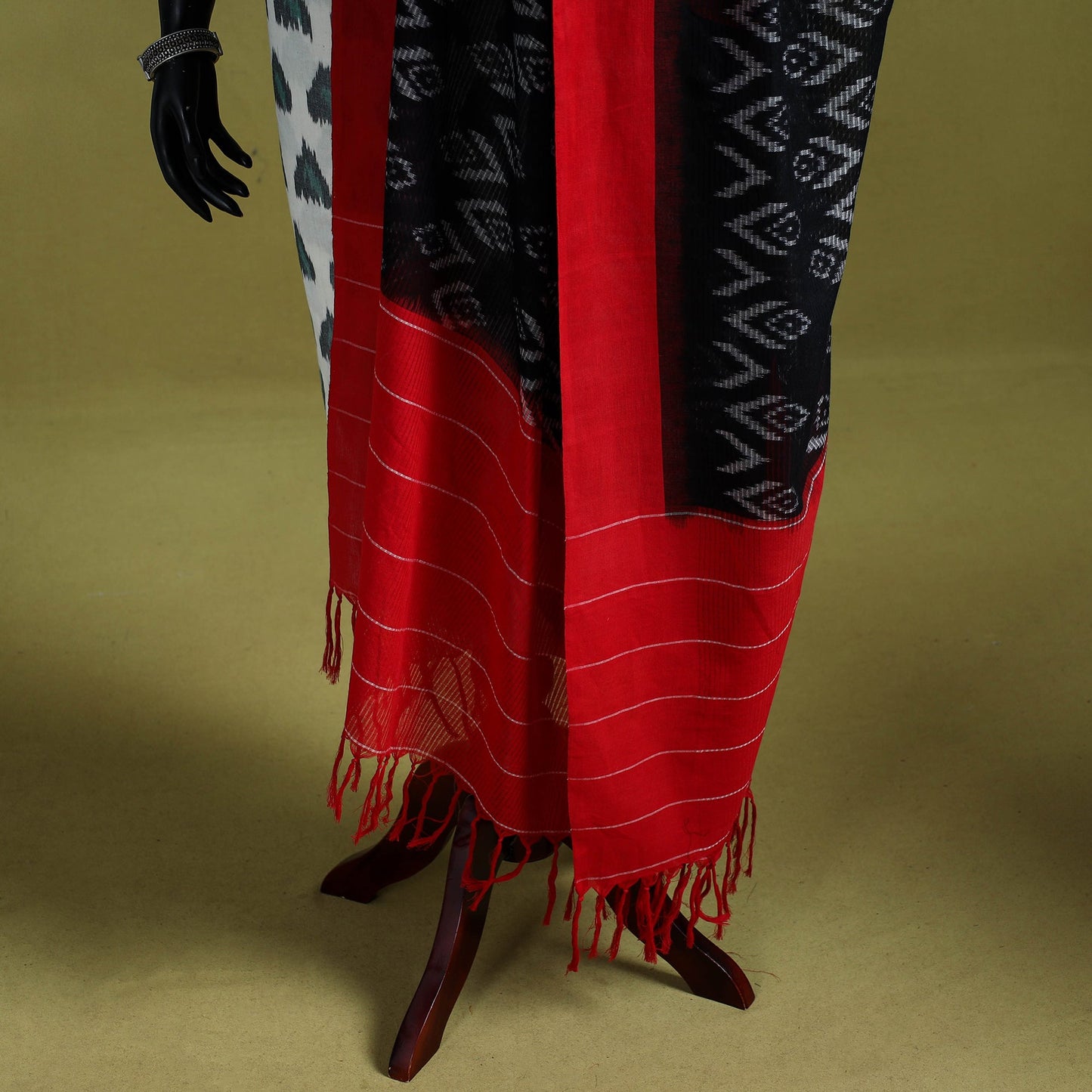 Black - handloom cotton pochampally ikat dupatta 08