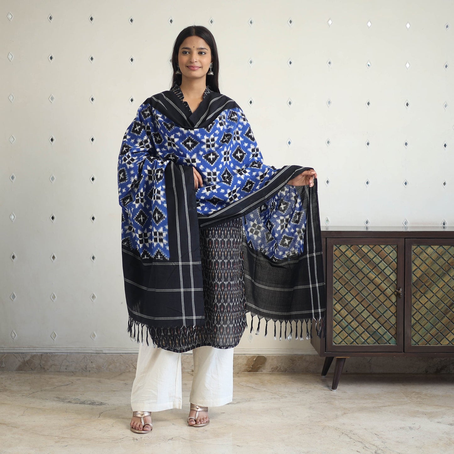 Black Handloom Cotton Pochampally Ikat Kurta Set (Set of 3)