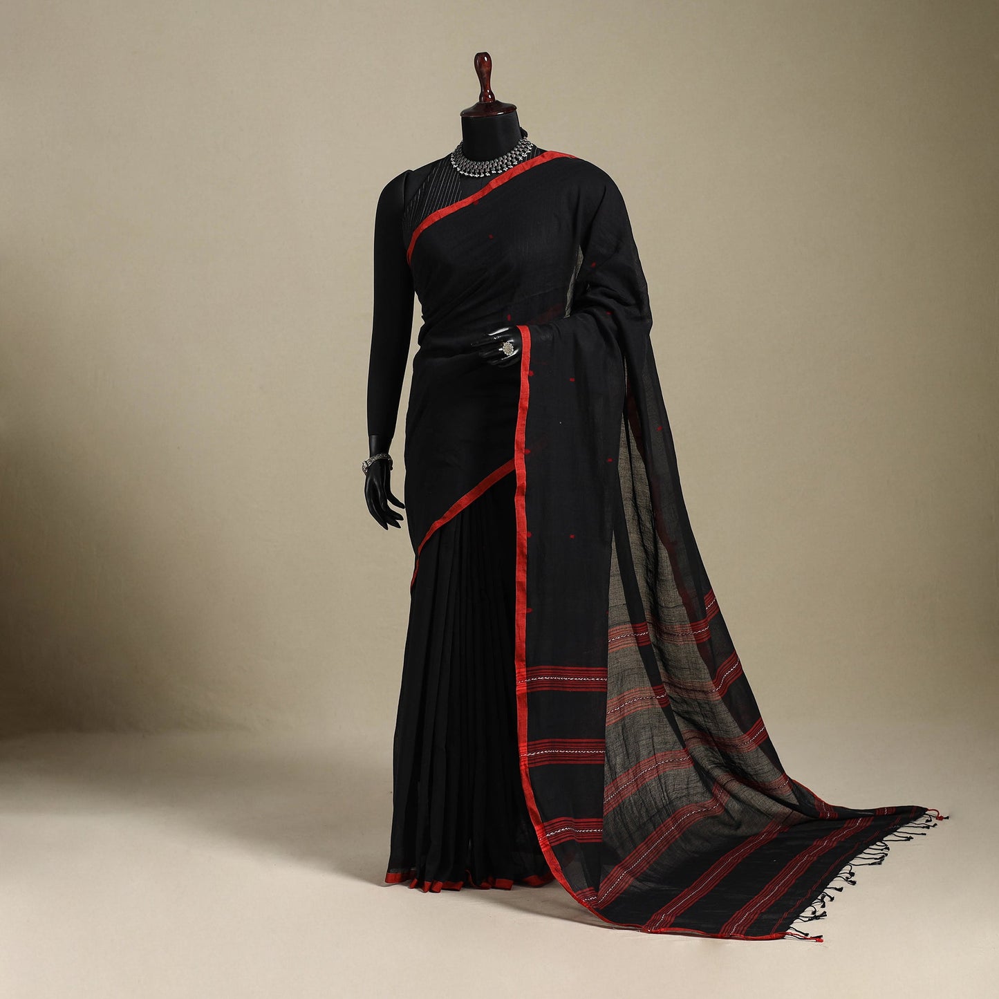 Black - handloom mul cotton phulia jamdani saree 03