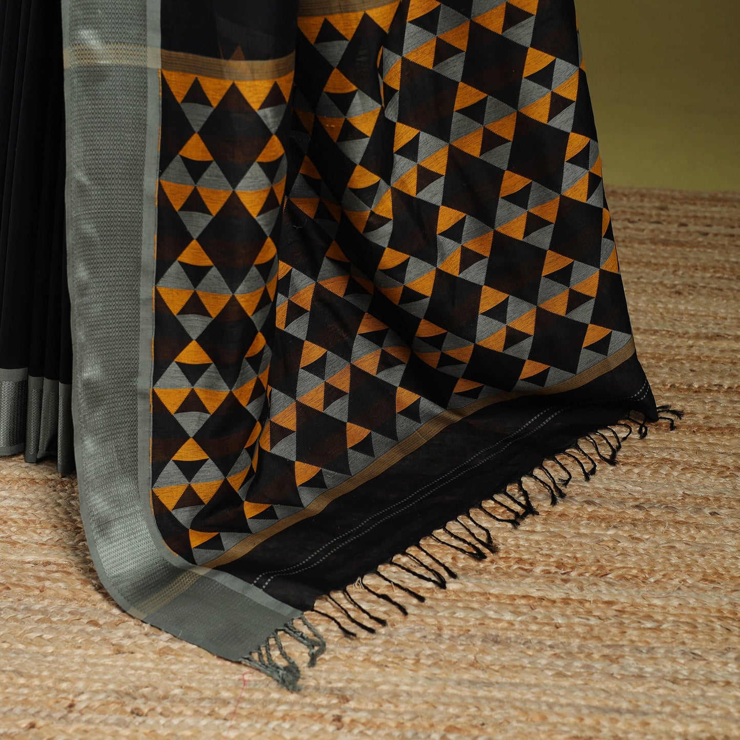 Black - handloom silk cotton damru pallu maheshwari saree