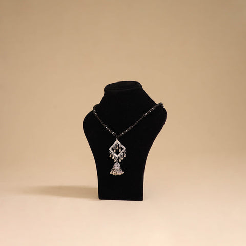 Black - handmade beadwork pendant necklace 01 - handcrafted