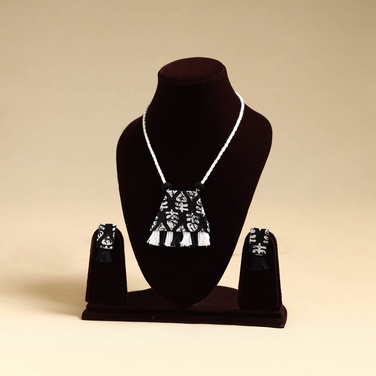 Buy Handmade Fabart Necklace Set