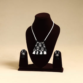 Buy Handmade Fabart Necklace Set