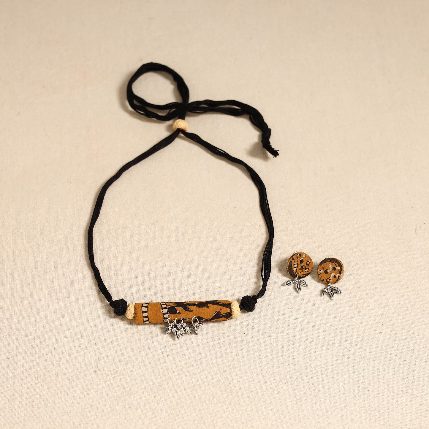 Black - handmade fabart shell necklace set 29 - handcrafted