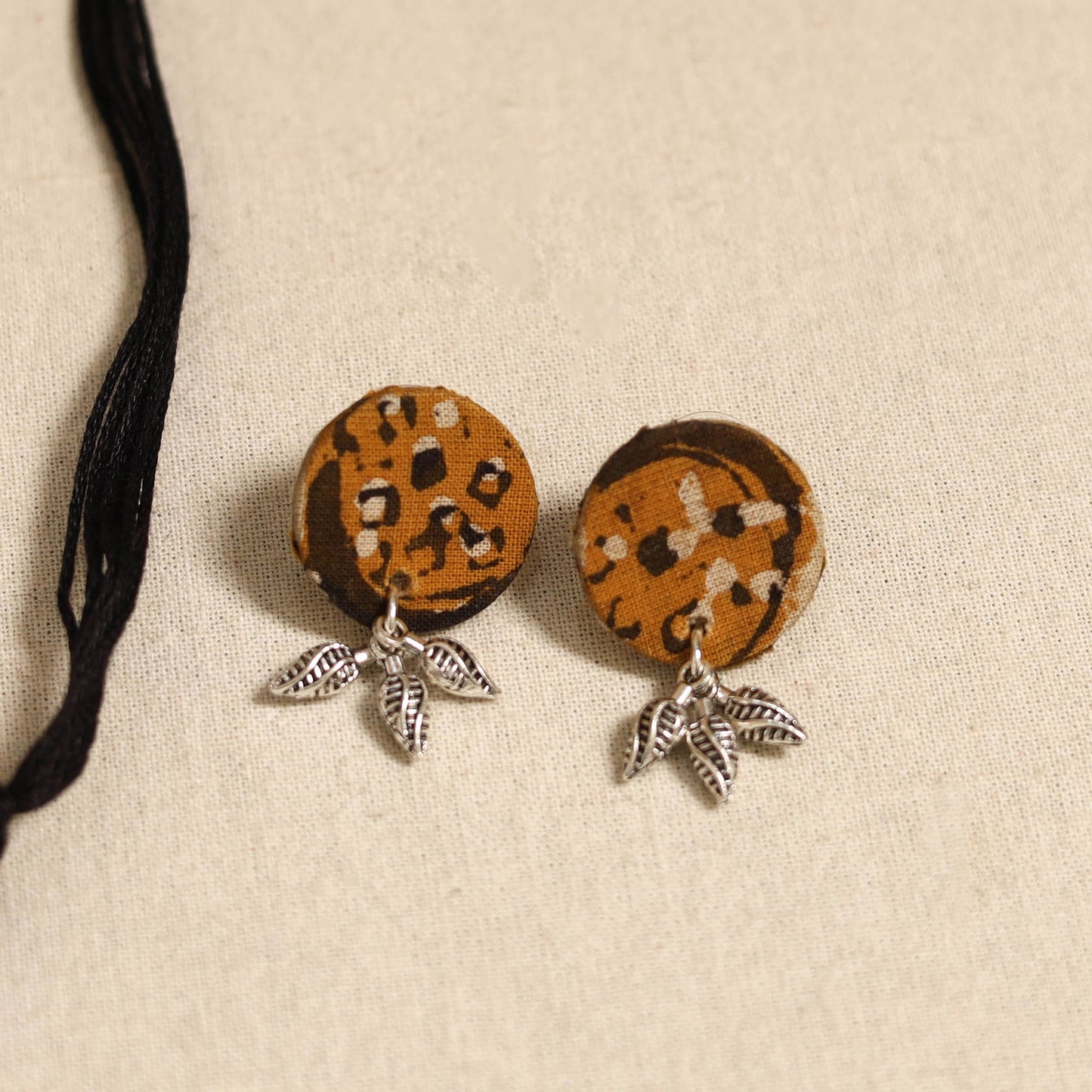 Black - handmade fabart shell necklace set 29 - handcrafted