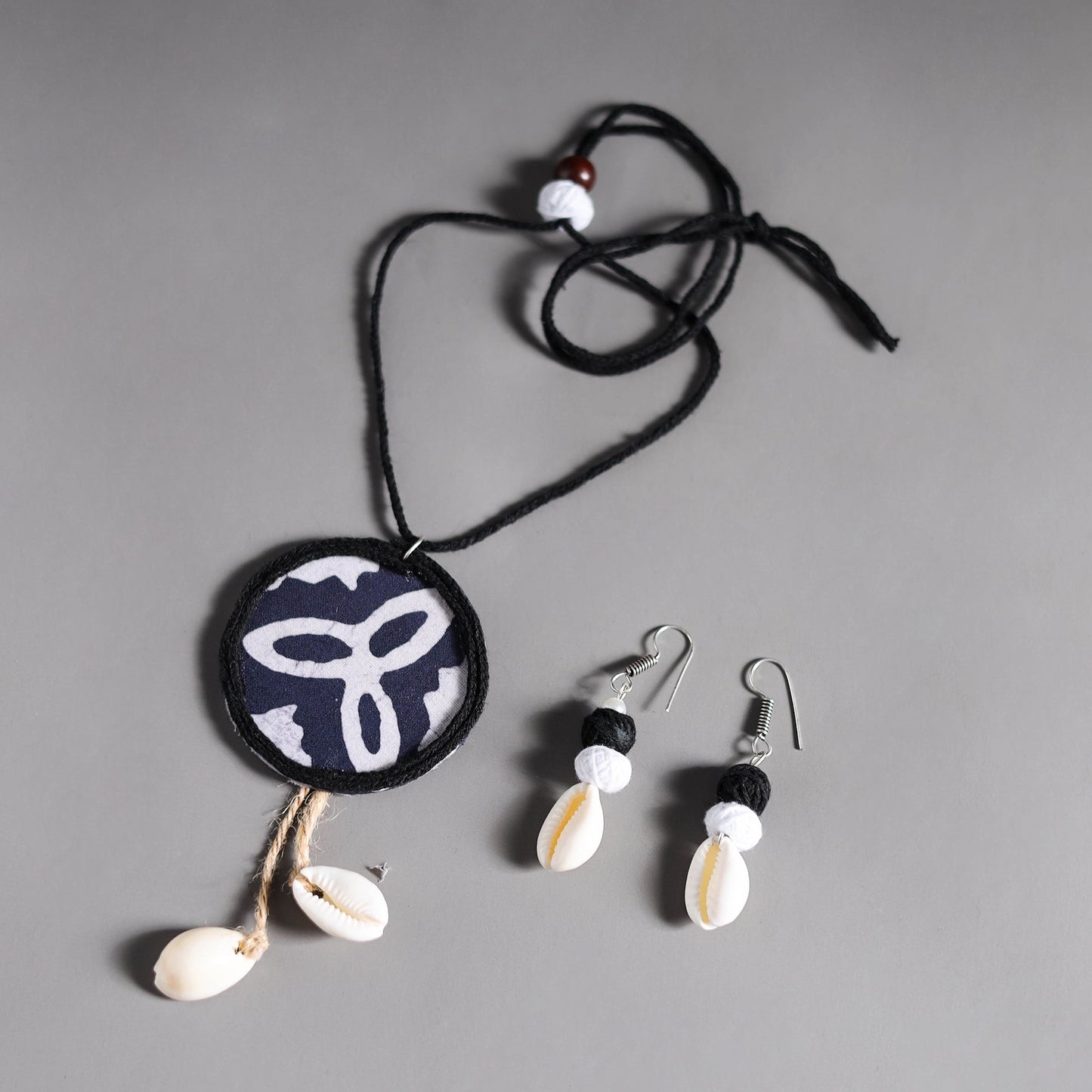 Black - handmade fabart shell work necklace set 13