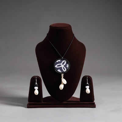 Black - handmade fabart shell work necklace set 13