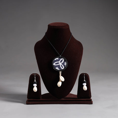 Black - handmade fabart shell work necklace set 13