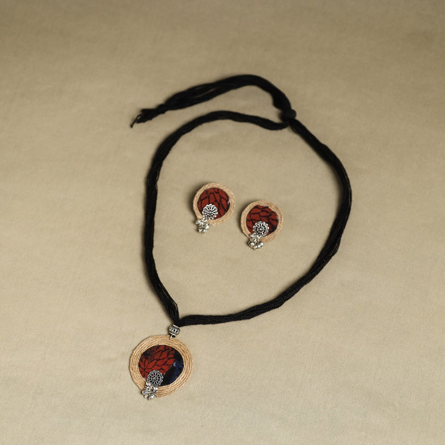 Buy Handmade GS Jute Fabart Necklace Set Online