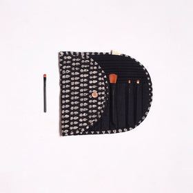 Handmade multipurpose segmented make-up brush wrap