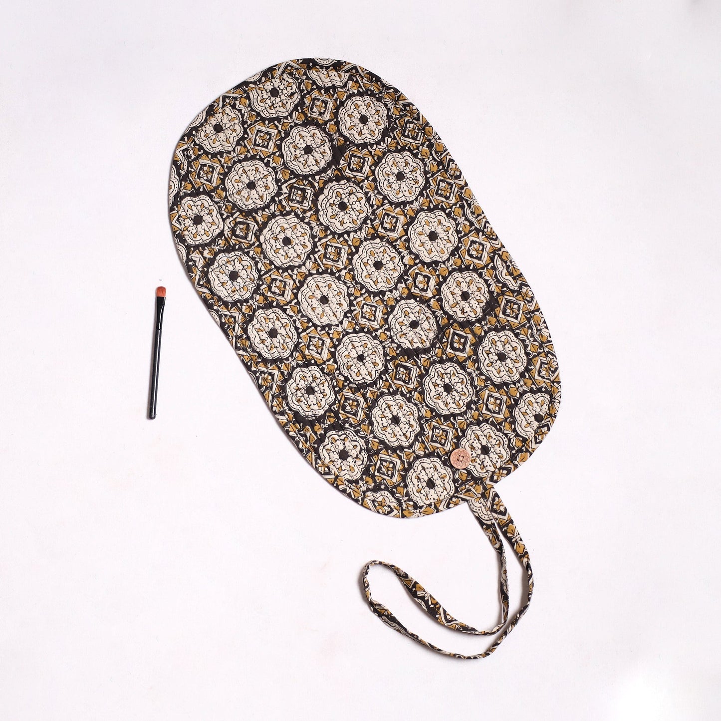 Handmade multipurpose segmented make-up brush wrap