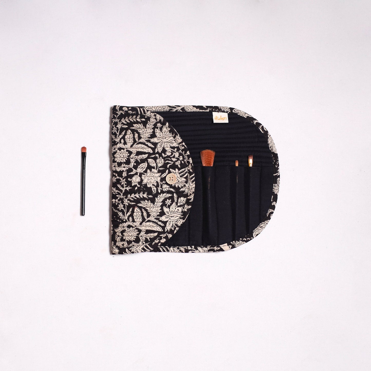 Handmade multipurpose segmented make-up brush wrap