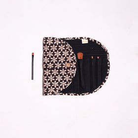 Handmade multipurpose segmented make-up brush wrap