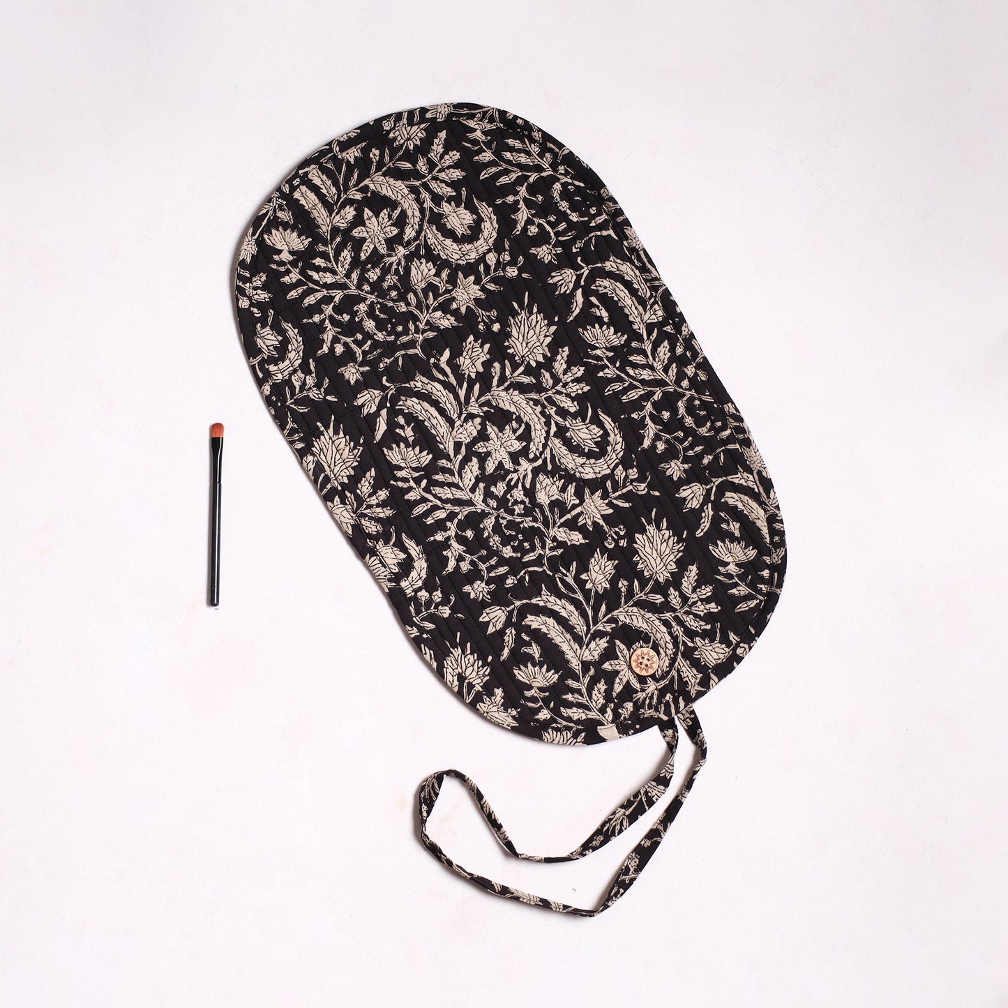 Handmade multipurpose segmented make-up brush wrap
