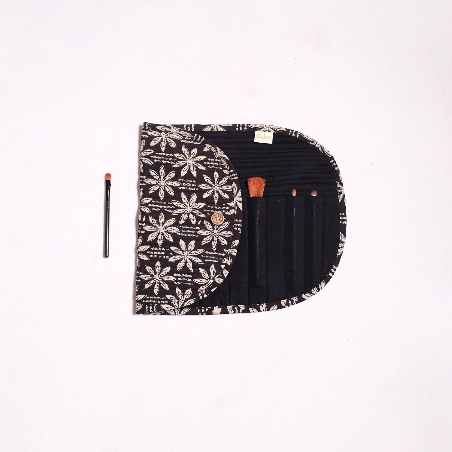 Handmade multipurpose segmented make-up brush wrap