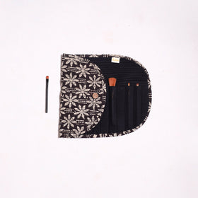 Handmade multipurpose segmented make-up brush wrap