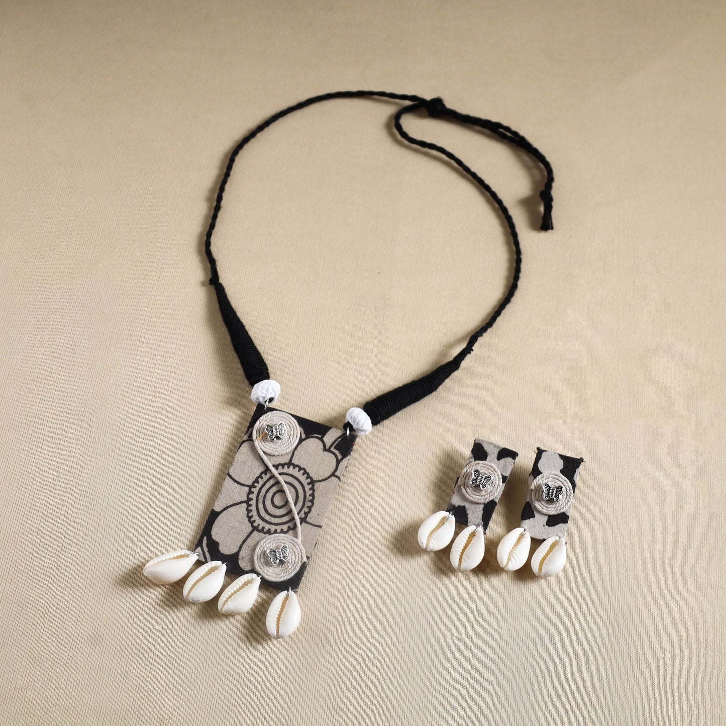 Buy Handmade Shell Work Fabart Necklace Set