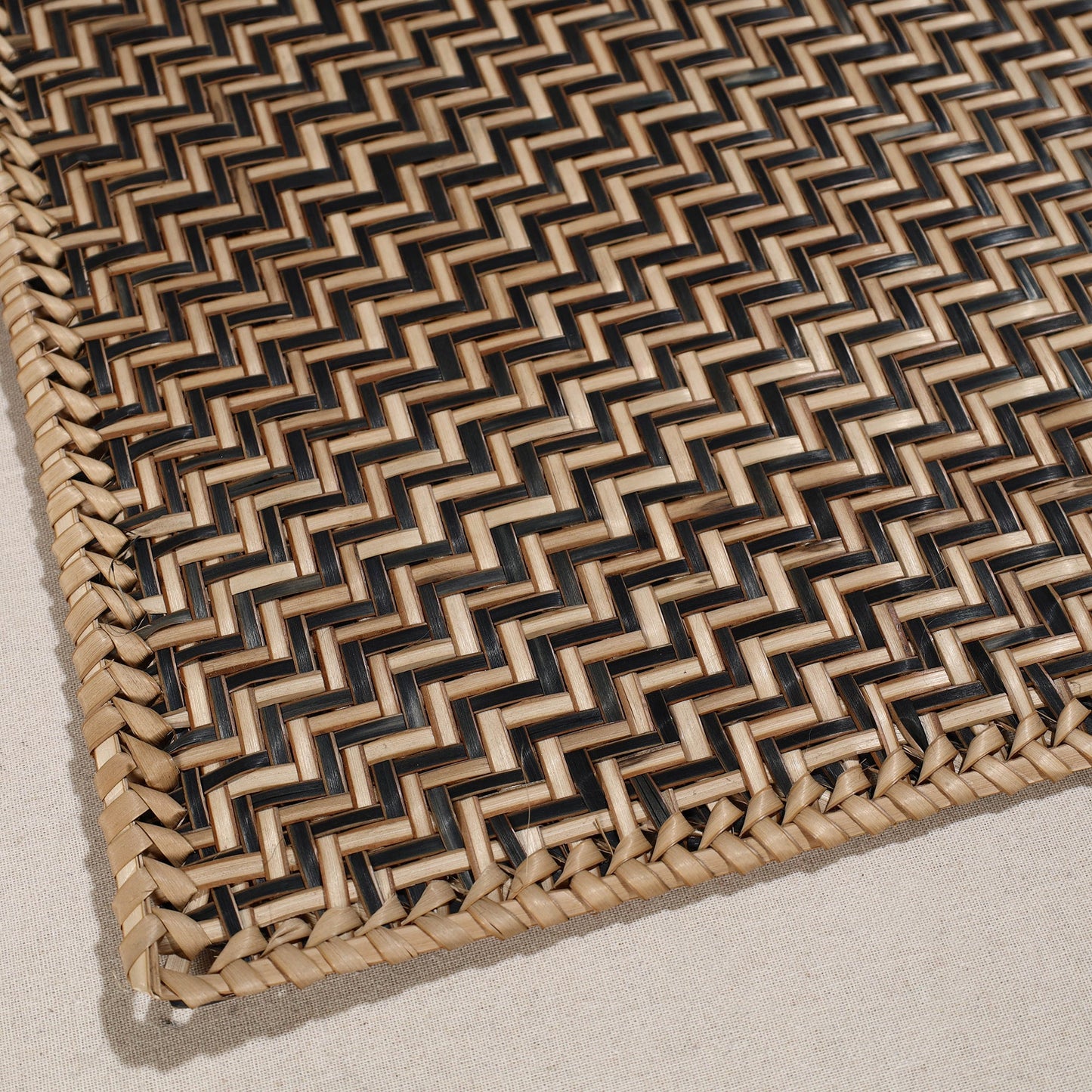  Handmade Water Hyacinth Placemat with Border from Assam (18 x 13 in) 