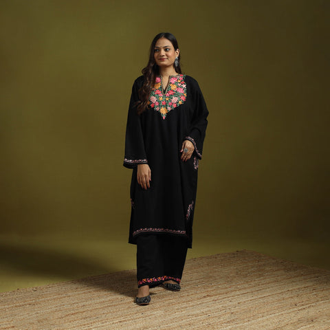 Handwoven aari embroidered kashmiri merino wool pheran