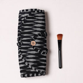  Ikat Fabric Multipurpose Segmented Make-up Brush Wrap Pouch/Case 