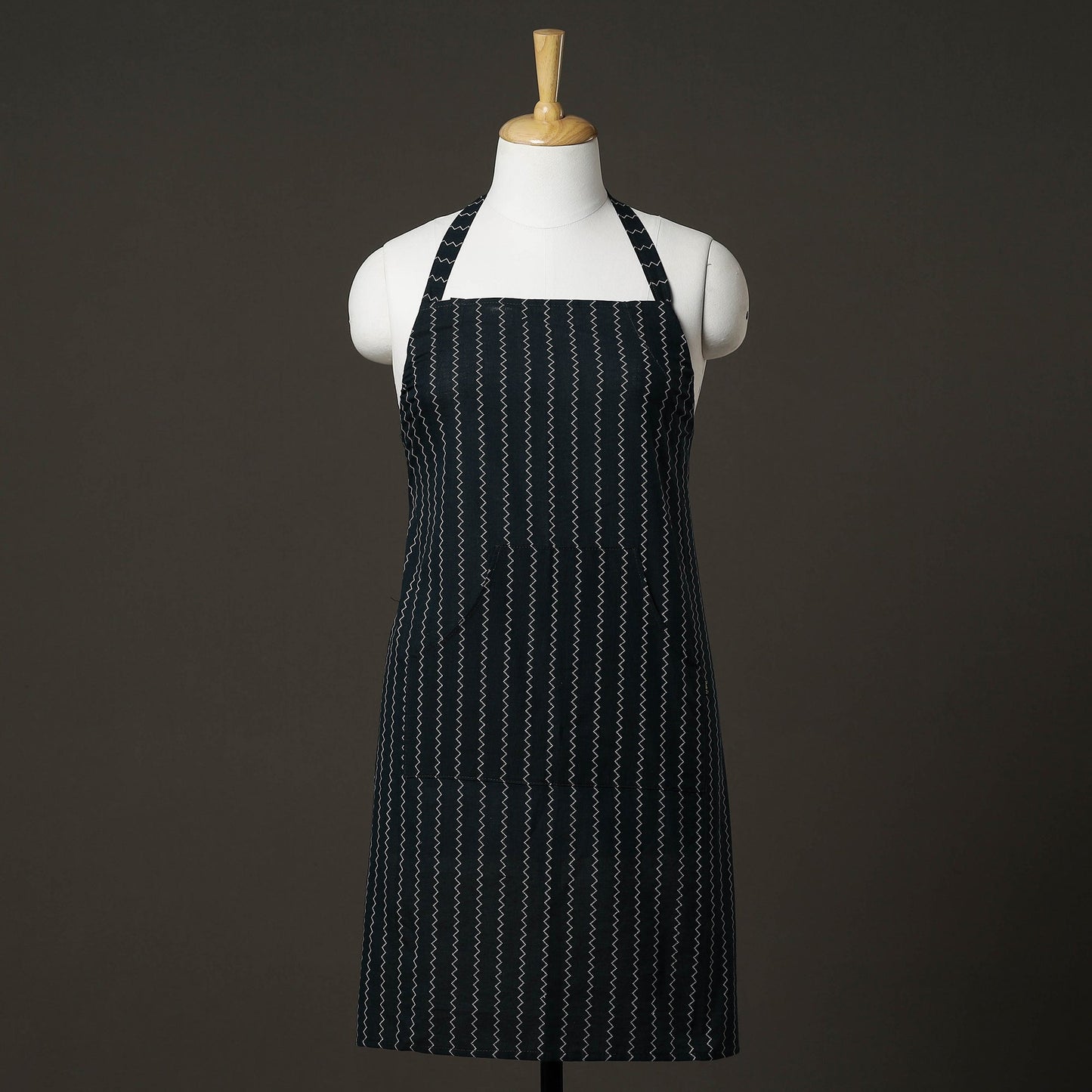 Black Jacquard Weaving Cotton Apron with Pocket 