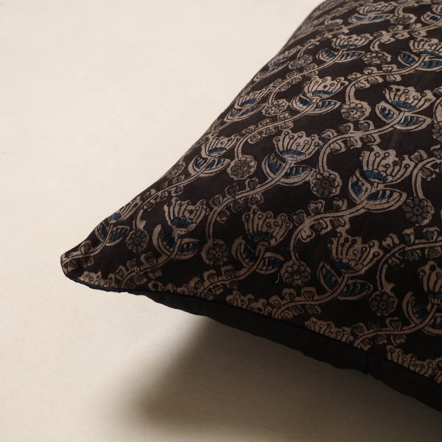 Black - kalamkari cotton cushion cover 02 - handcrafted