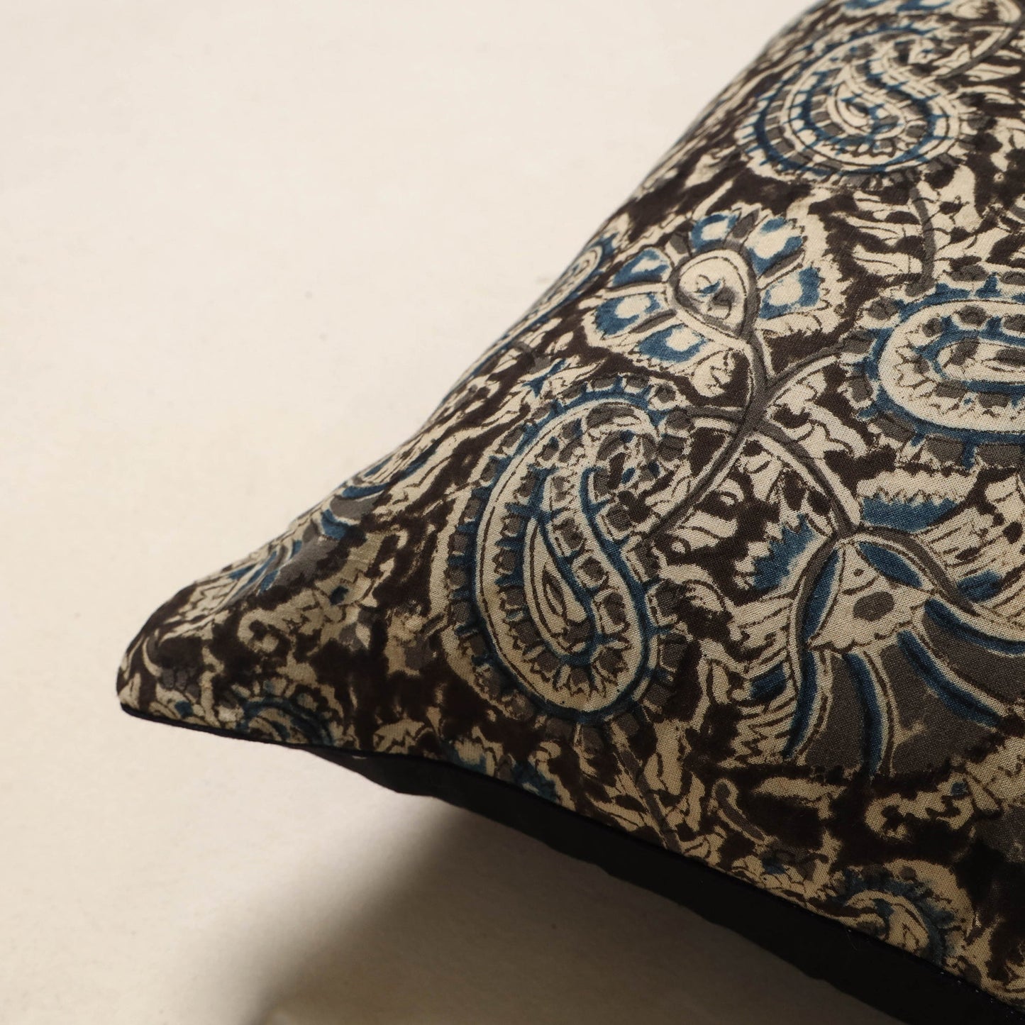 Black - kalamkari cotton cushion cover 05 - handcrafted