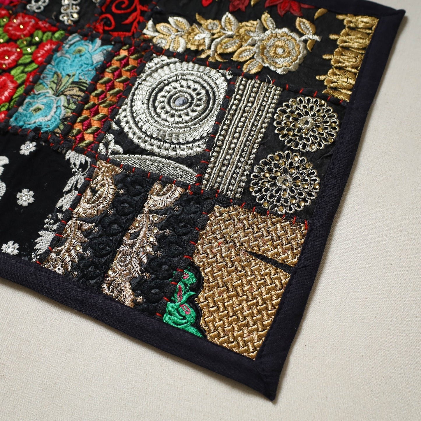 Khambadiya patchwork table mat (12 x 18 in) 15 - handcrafted