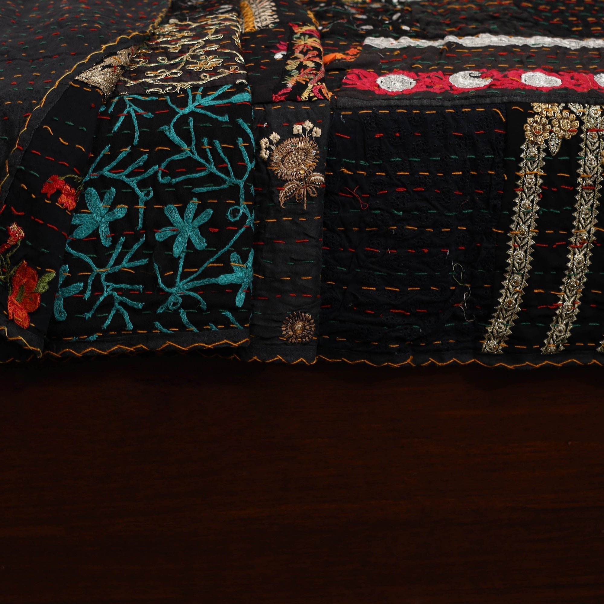 Khambadiya tagai patchwork quilt / gudri / blanket (108 x