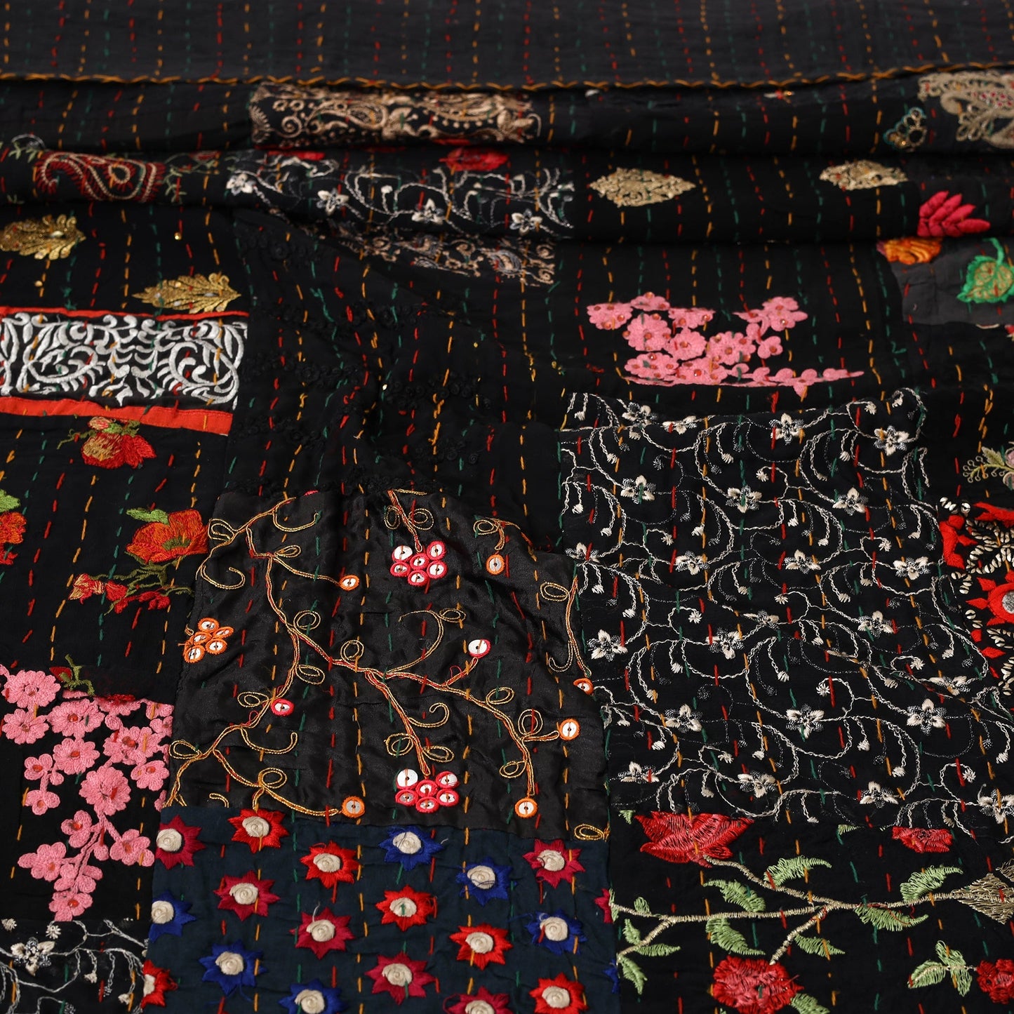 Khambadiya tagai patchwork quilt / gudri / blanket (108 x