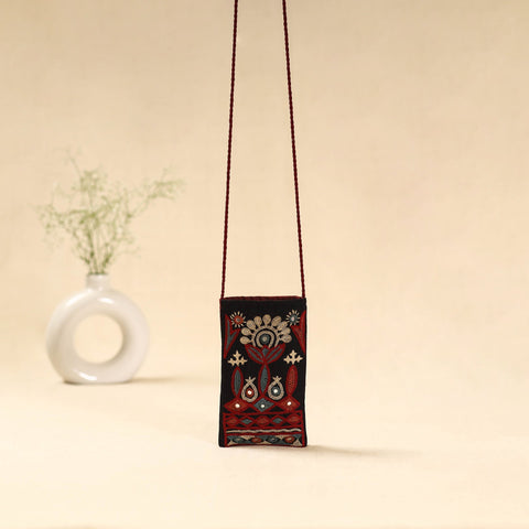 Kutch ahir hand embroidered sling dori mobile pouch 93