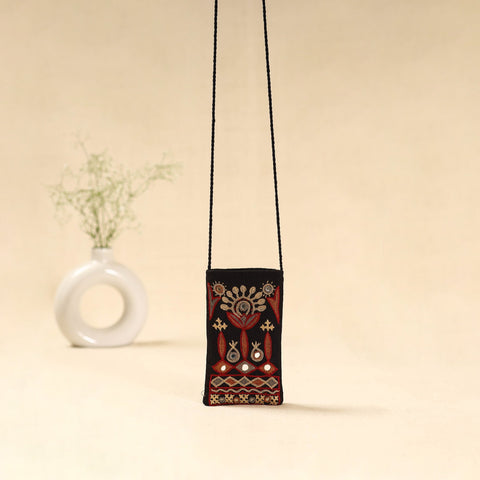 Kutch ahir hand embroidered sling dori mobile pouch 94
