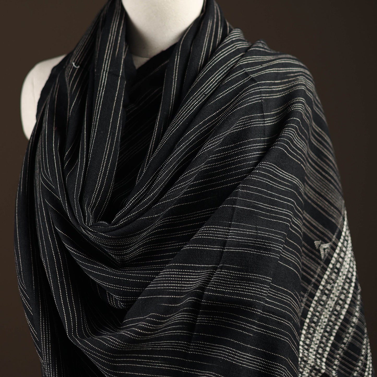 Kutch bhujodi handwoven merino wool shawl 109 - handcrafted