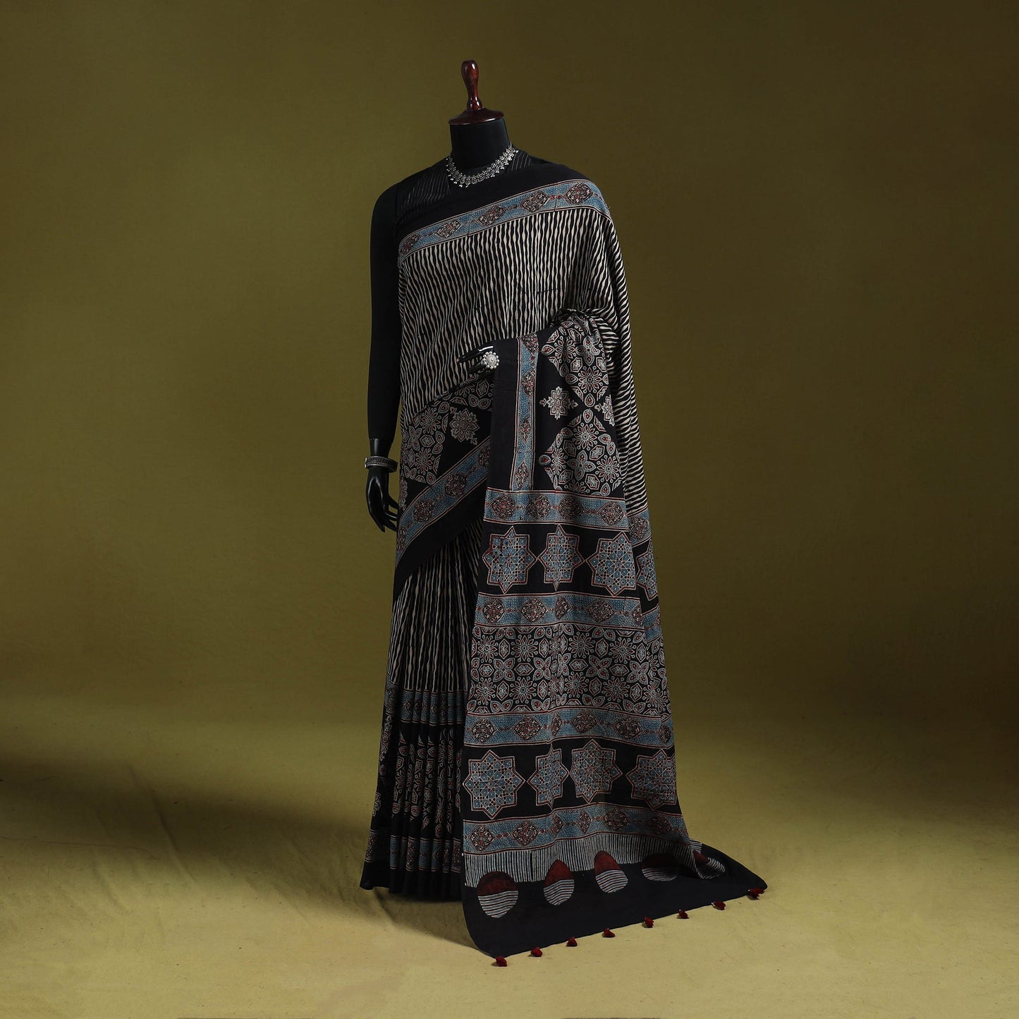 Kutch hand block print natural dyed pure mul cotton ajrakh