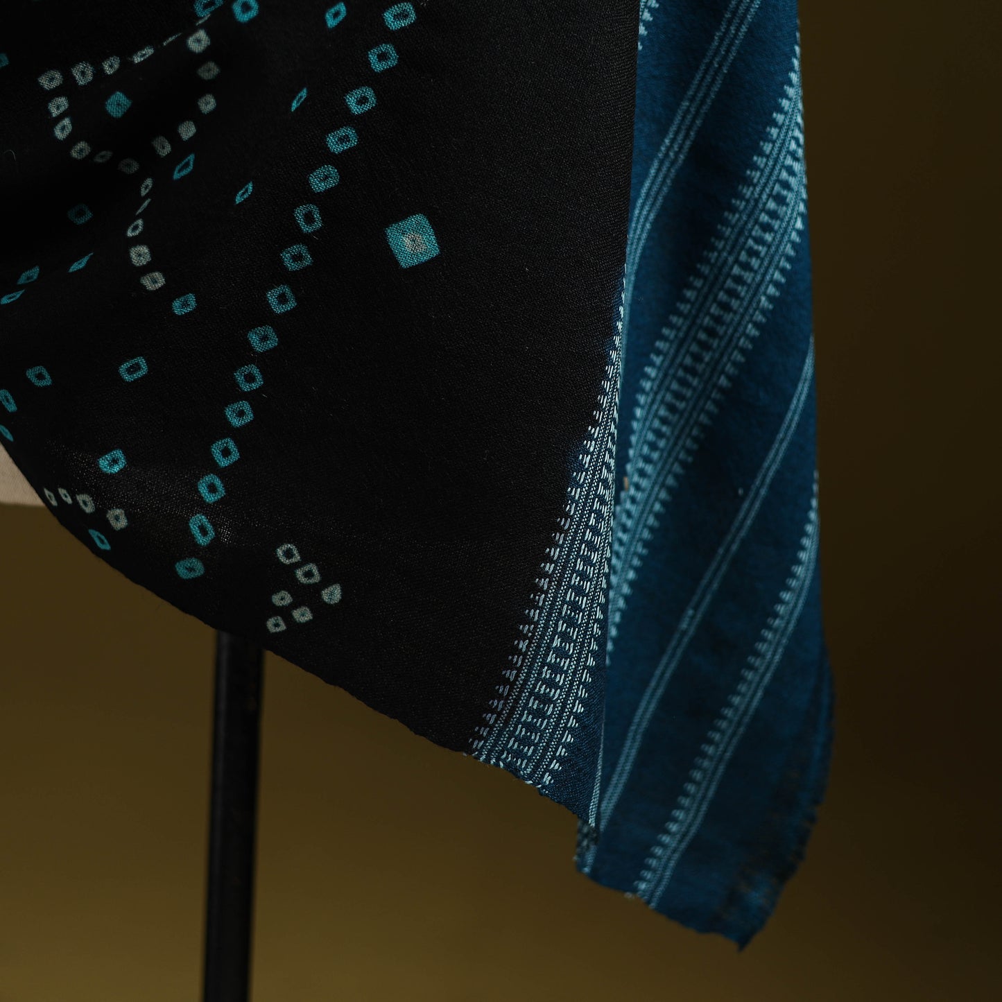 Kutch handwoven bandhani merino wool shawl 19 - handcrafted