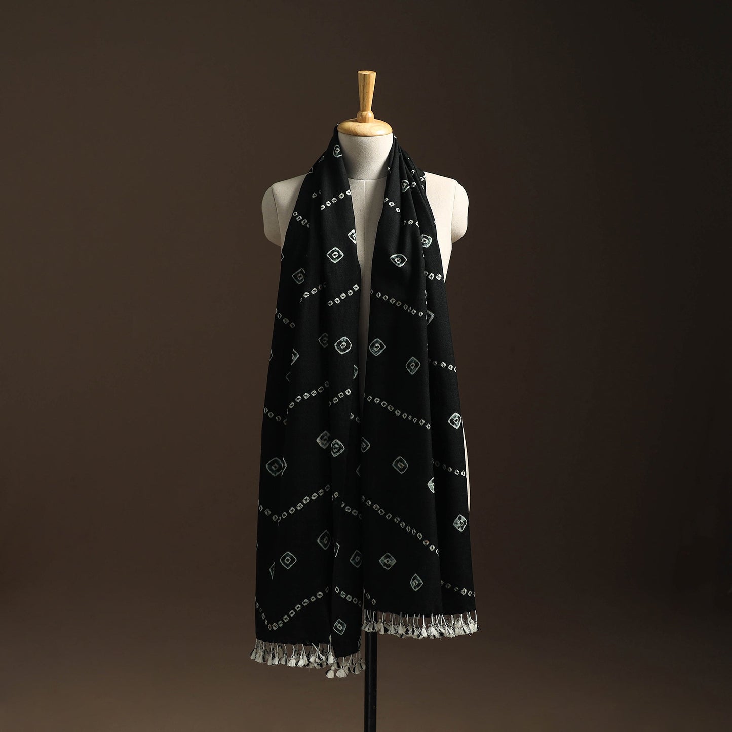 Kutch handwoven bandhani woolen shawl 71 - handcrafted