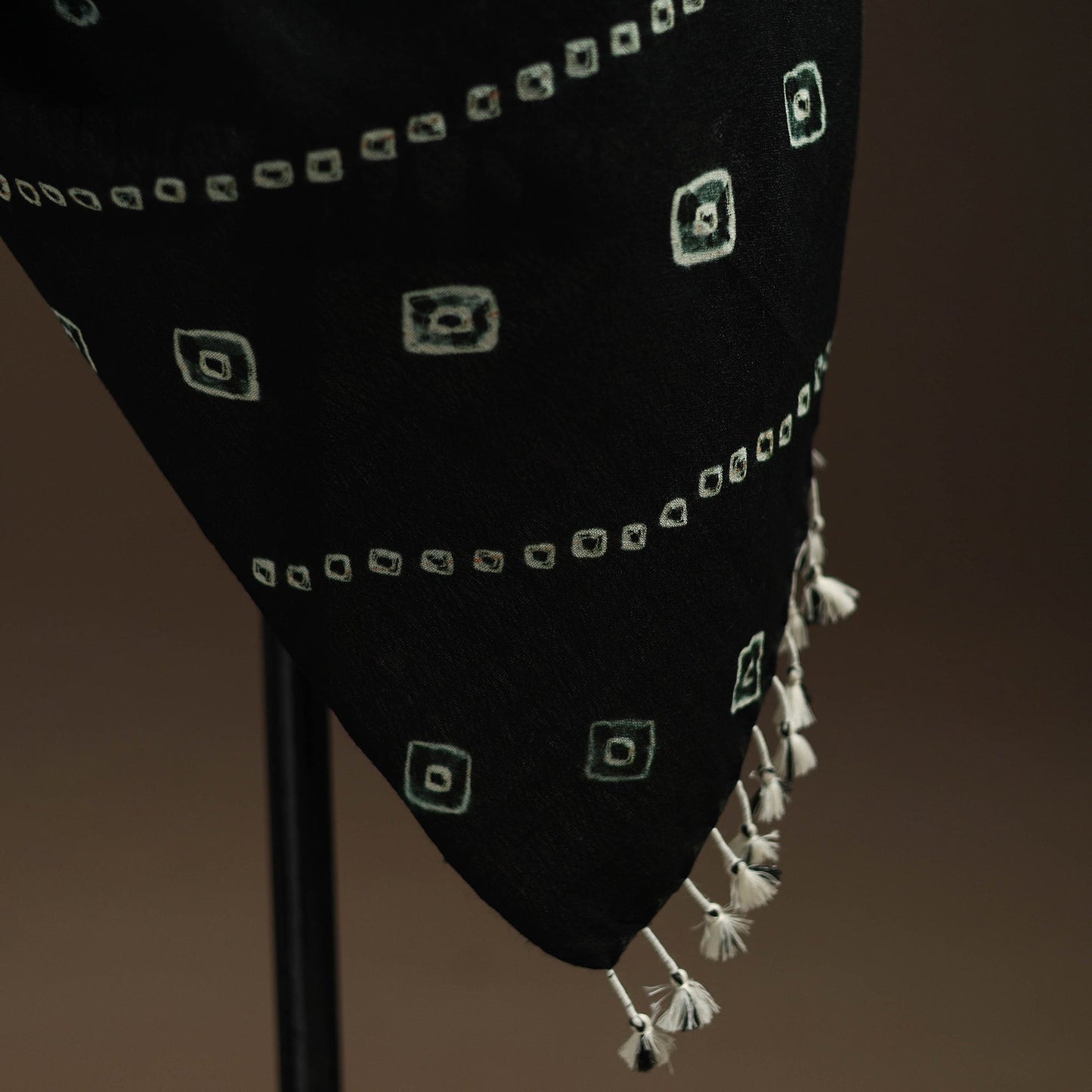 Kutch handwoven bandhani woolen shawl 71 - handcrafted