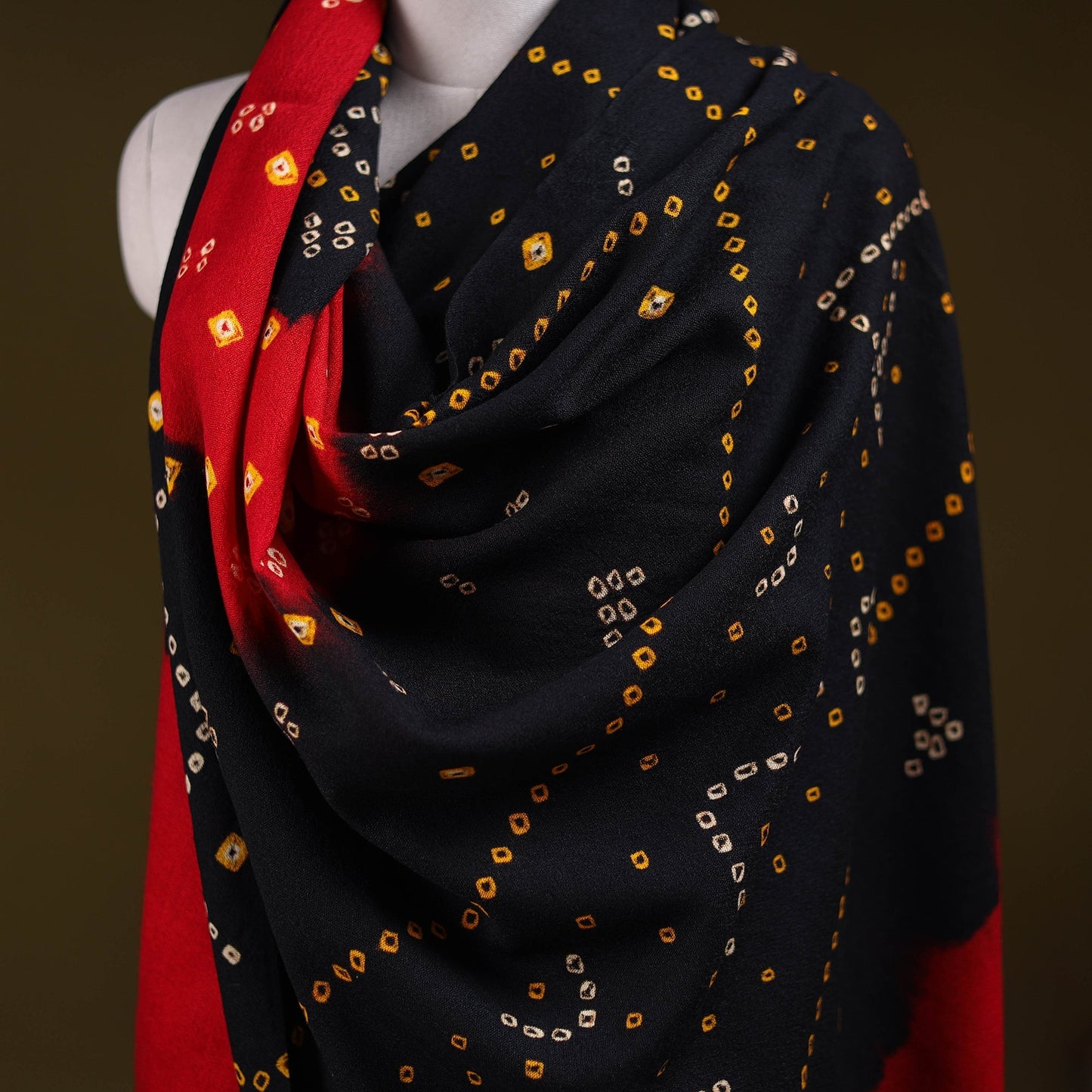Kutch handwoven merino wool tie-dye bandhani shawl 02