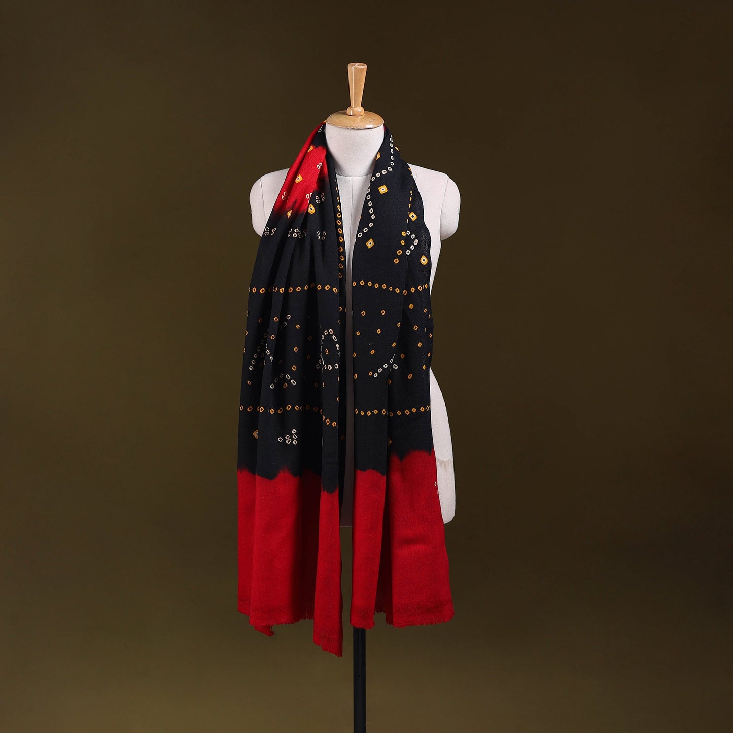 Kutch handwoven merino wool tie-dye bandhani shawl 02