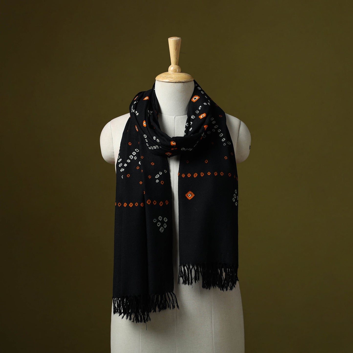 Kutch handwoven merino wool tie-dye bandhani stole 06