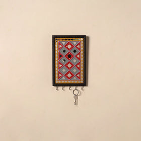 Kutch mud mirror work lippan art key holder (9 x 6 in) 37