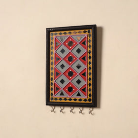 Kutch mud mirror work lippan art key holder (9 x 6 in) 37