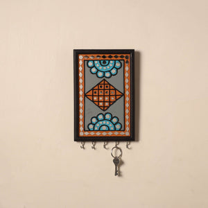 Kutch mud mirror work lippan art key holder (9 x 6 in) 38