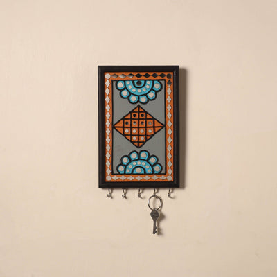 Kutch mud mirror work lippan art key holder (9 x 6 in) 38