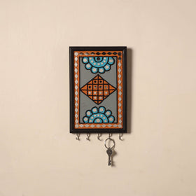 Kutch mud mirror work lippan art key holder (9 x 6 in) 38