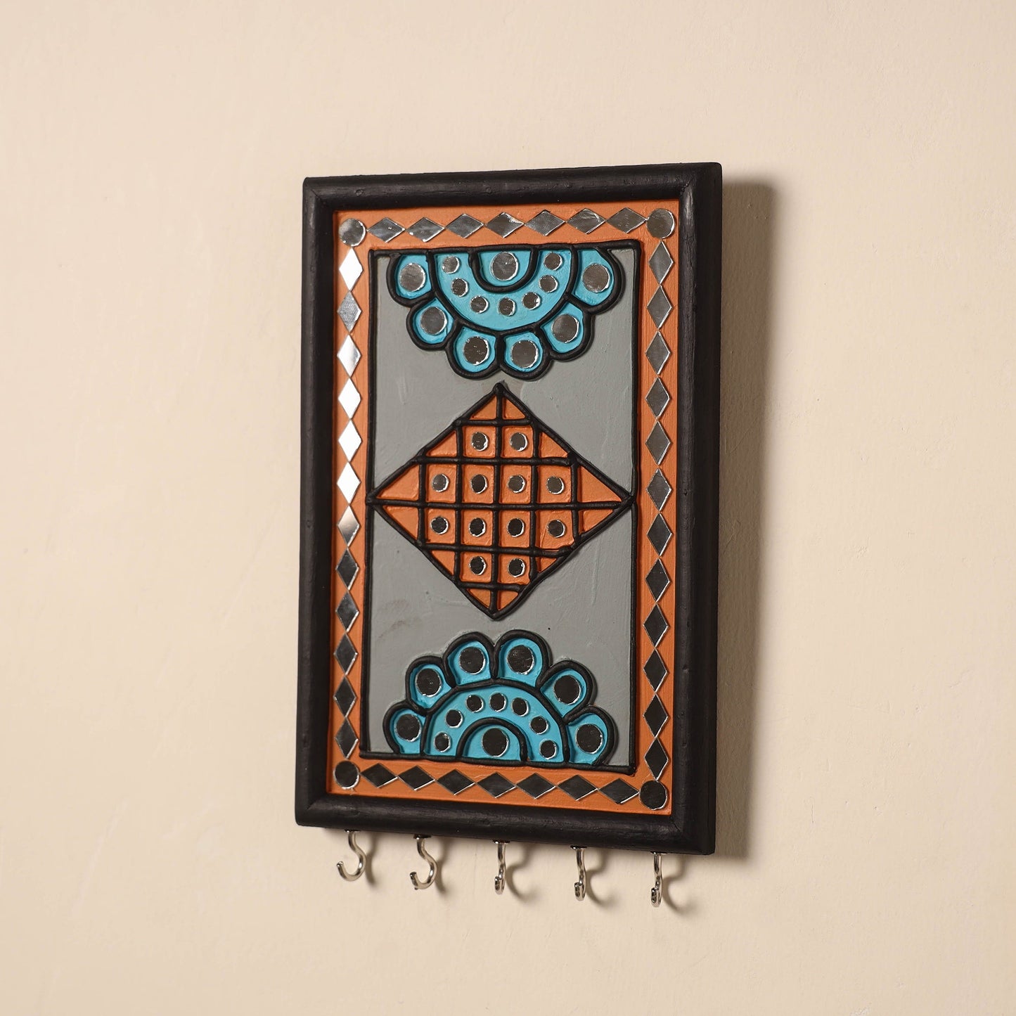 Kutch mud mirror work lippan art key holder (9 x 6 in) 38