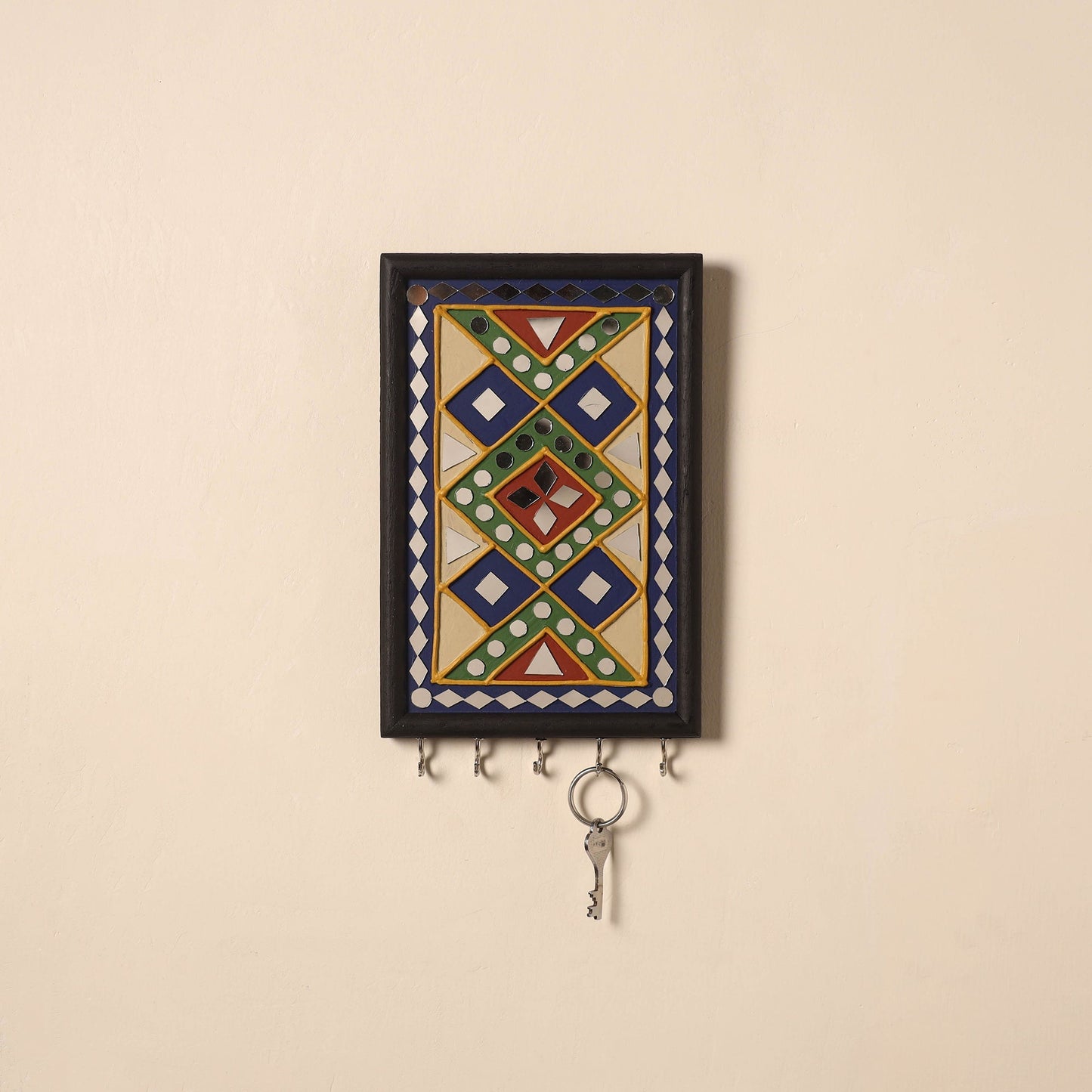 Kutch mud mirror work lippan art key holder (9 x 6 in) 45