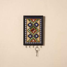 Kutch mud mirror work lippan art key holder (9 x 6 in) 45